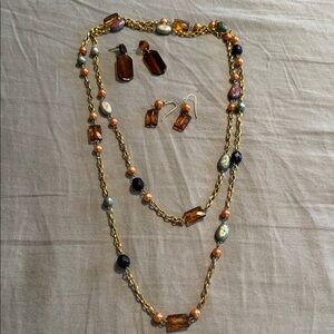 Elegant Gold and Amber Necklace Set with 2 pairs of earrings.